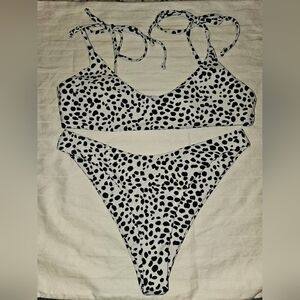 ZAFUL 2pc.Bathing Suit Black & White sz S "K"